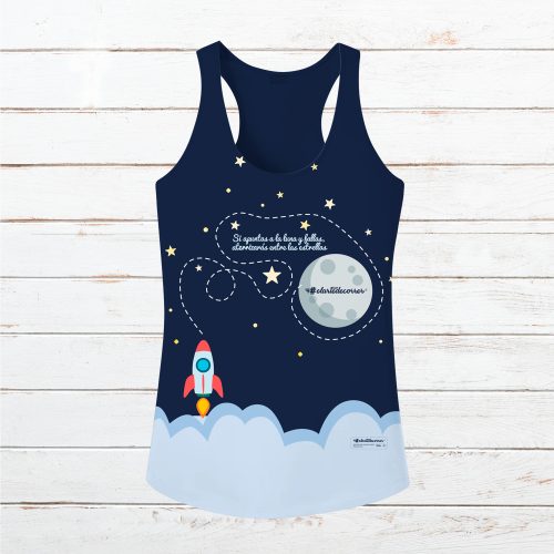 Camiseta tirantes mujer con cohete que dispara a la luna y aterriza entre las estrellas.